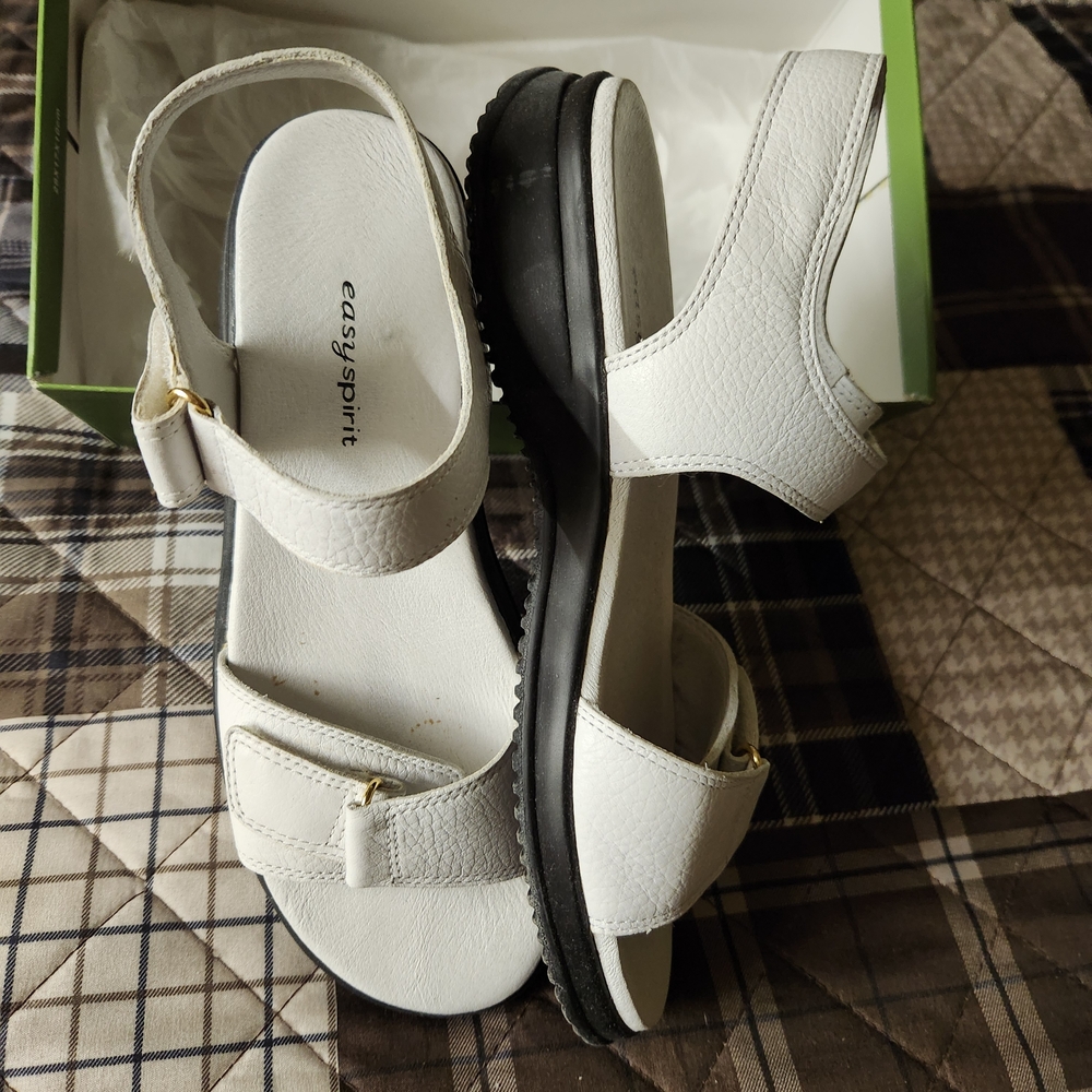 Easy Spirit White ⁹Sandals - Picture 4 of 5